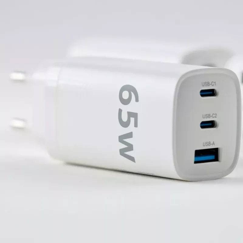 Evelatus 65W Max Fast Charger EU USB-C1/USB-C1/USB-A Biały