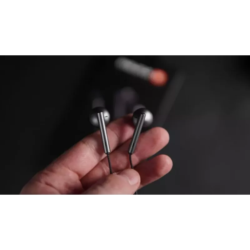 Słuchawki douszne Evelatus Crystal Clear Audio z wtykiem 3,5 mm i mikrofonem CCA-3.5BL Czarny