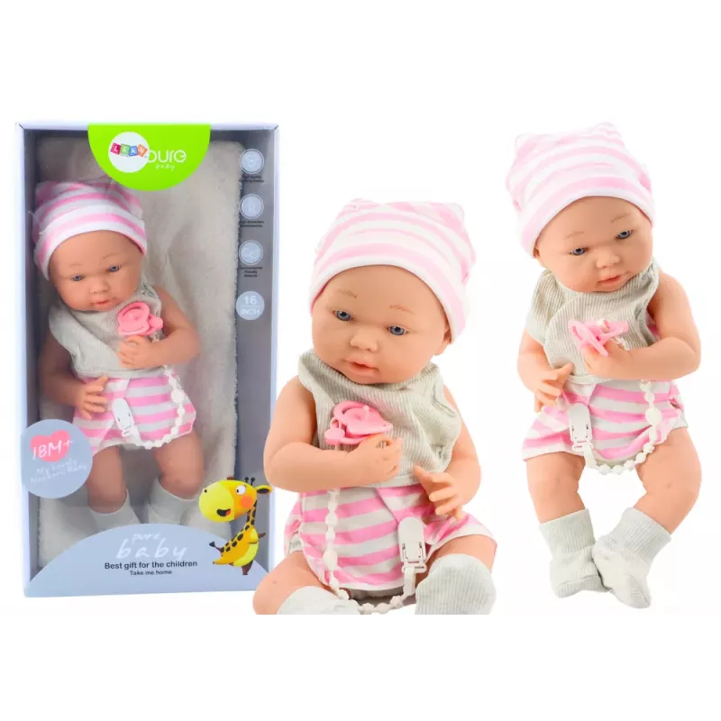 Lalka LEAN TOYS w białym i różowym ubranku, czapce, smoczku, śliniaku i kocyku
