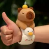 LEAN TOYS Pluszowa Samozaciskowa Opaska na Nadgarstek Gęś z Kapibarą