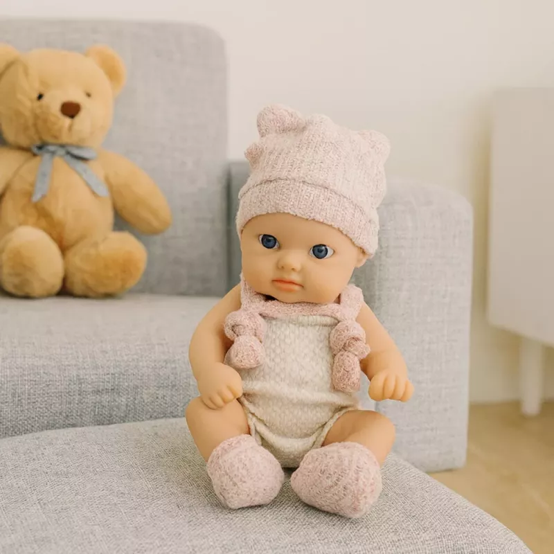 LEAN TOYS Baby Doll, różowy strój, czapeczka, śliniaczek, 18 cm