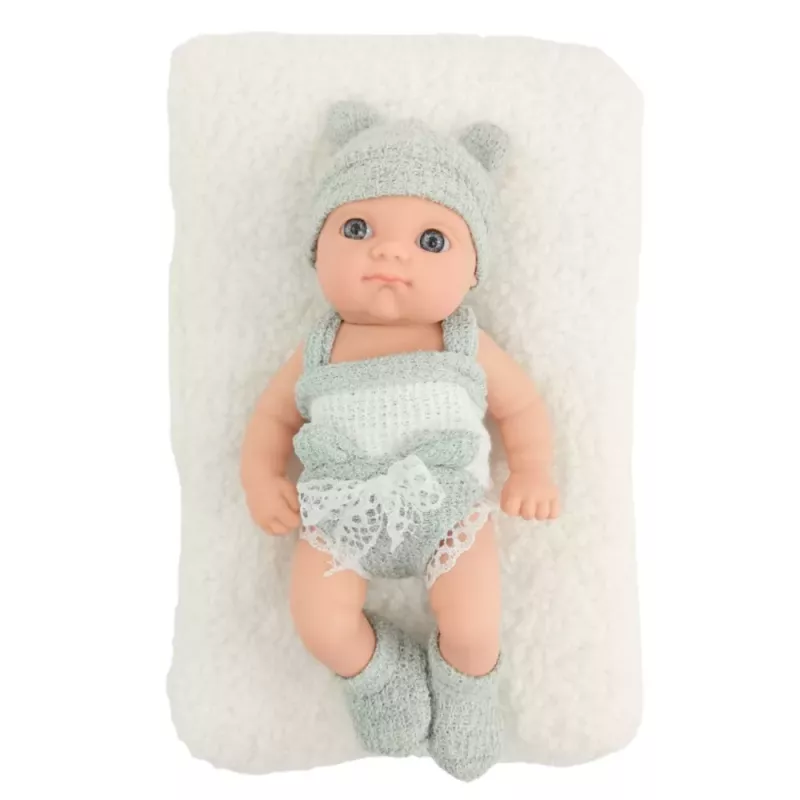 Lalka LEAN TOYS z kocykiem, biało-szarym ubrankiem i czapeczką, 18 cm