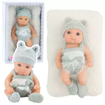 Lalka LEAN TOYS z kocykiem, biało-szarym ubrankiem i czapeczką, 18 cm