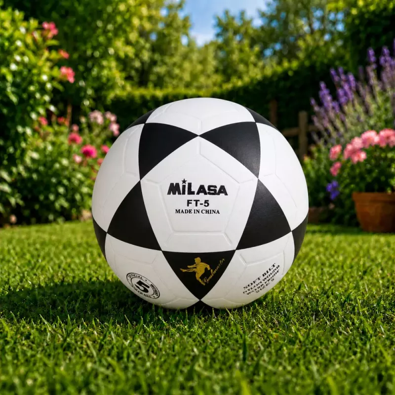 Piłka treningowa LEAN TOYS na trawę Czarno-biała Milasa 22cm Rozmiar 5