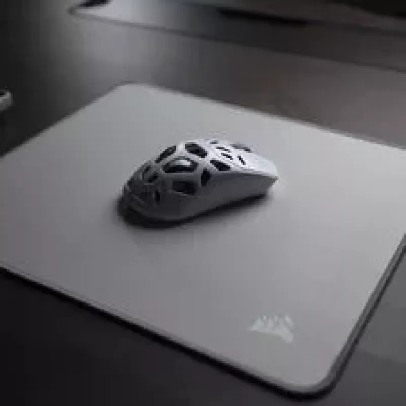 Podkładka pod mysz gamingowa CORSAIR MM300 PRO, powierzchnia z mikrotkaniny, krawędzie odporne na strzępienie - szary, średni