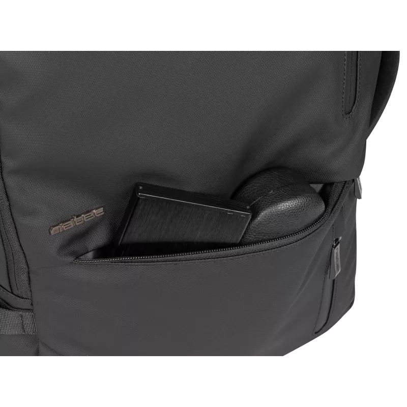 Plecak outdoorowy NATEC NTO-2116 bezramowy poliestrowy czarny 330×240×440 mm z kieszenią na tablet i 10 kieszeniami