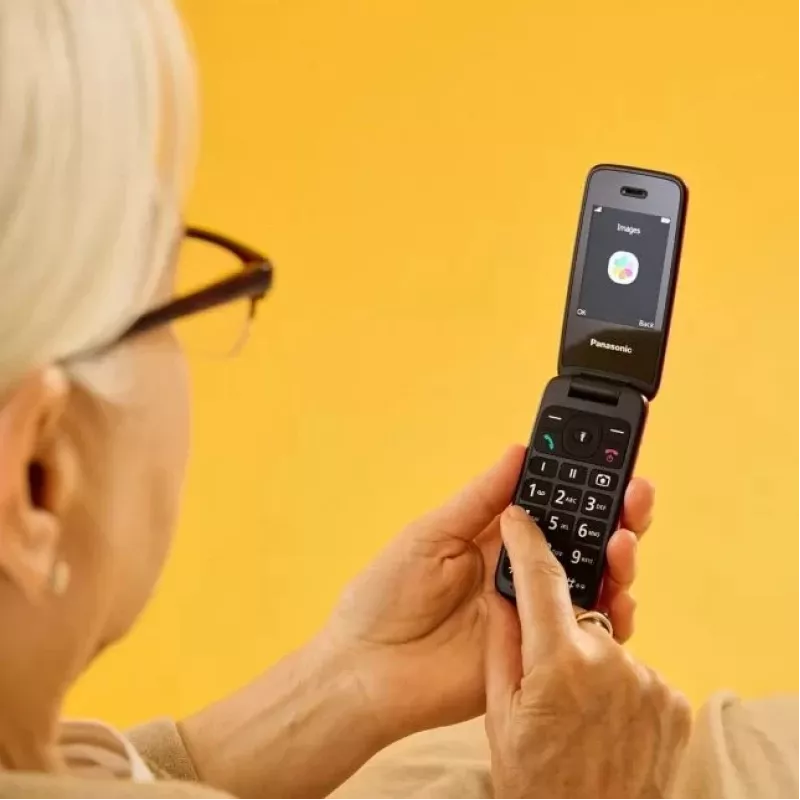 Panasonic KX-TU410EXB Telefon komórkowy typu clamshell Czarny