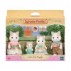 EPOCH Sylvanian Families Rodzina Mlecznych Kotów - 4 kolekcjonerskie figurki pokryte welurem (Ojciec Cyrus, Matka Stella, Syn Freddie, Córka Millie) dla dzieci od 3 lat