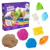 Kinetic Sand Beach Adventure Set – 907g piasku w 3 kolorach z foremkami, narzędziem i tacką do zabawy