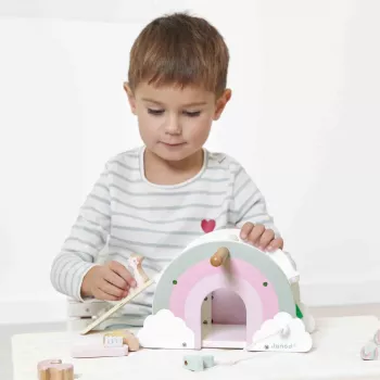 Janod Drewniany Domek Jednorożca z 5 Akcesoriami, 18m+