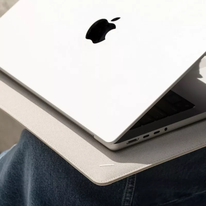 Native Union Stow Slim Sleeve do MacBook 13/14 inch - Piaskowiec