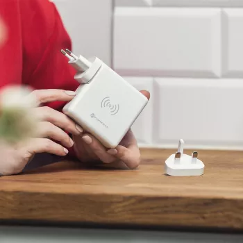 FORCELL F-ENERGY 4w1 15 W ładowarka bezprzewodowa ze złączami USB/USB-C i power bankiem 8000 mAh
