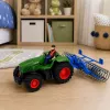LEAN TOYS RC Zielony Traktor z Wałem i Farmerem 1:24 Zdalnie Sterowany