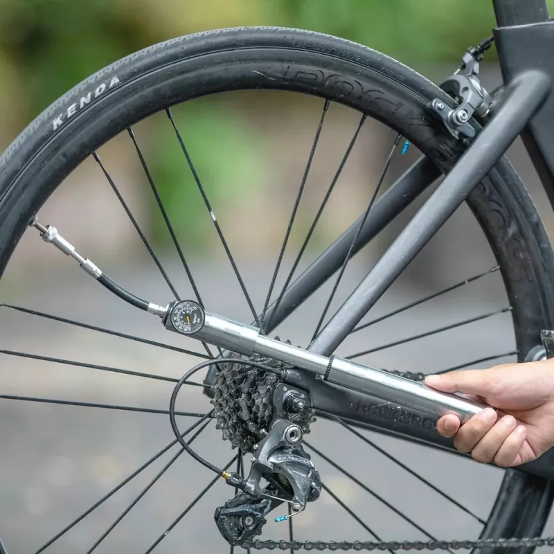 ROCKBROS JG-PB-004 Lekka ręczna pompka rowerowa z manometrem - Czarna