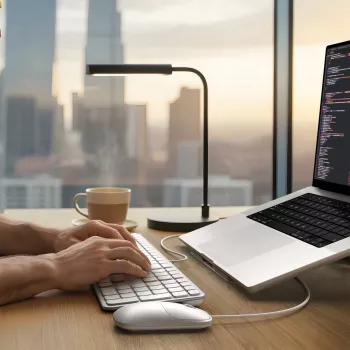 Satechi Slim LX3 Przewodowa klawiatura z podświetleniem i klawiaturą numeryczną, USB-C/USB-A, przełącznik trybu Mac/Windows, srebrna