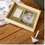 Baby Art Pure Frame drewniany zestaw pamiątkowy do odcisku dłoni lub stopy dziecka