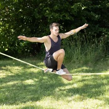 Zestaw do slackline SCHILDKRÖT 15 m żółty, szerokość 50 mm z napinaczem zębatkowym - zestaw do treningu równowagi 970701