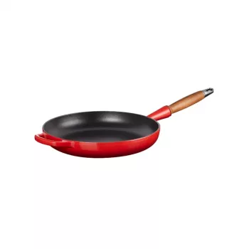 LE CREUSET Żeliwna patelnia z drewnianą rączką 28 cm Czerwona