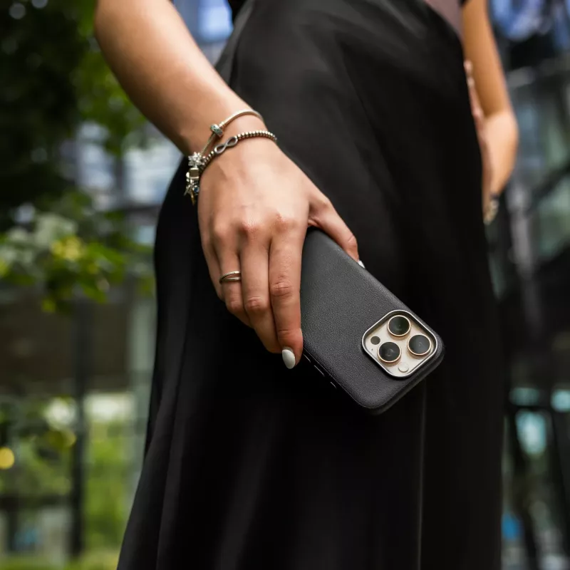 Etui tylne Fixed MagLeather na Apple iPhone 17 - skóra, czarny