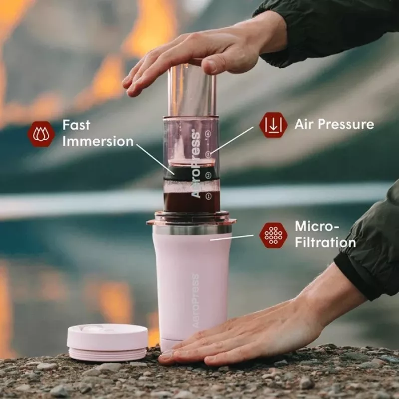 Ekspres do kawy AeroPress Go Plus z różowym kubkiem termicznym 475 ml