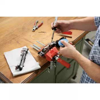 BESSEY S10-ST Mini imadło śrubowe S 10, czerwone, szerokość mocowania 100 mm, głębokość gardzieli 50 mm, z 2 zaciskami stołowymi