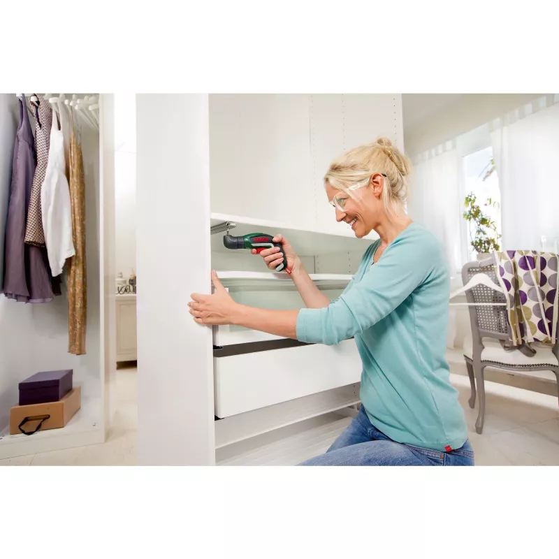 Bosch IXO 5 Wkrętarka akumulatorowa z zestawem 32 końcówek, 3,6V Li-Ion 1,5Ah, zielony/czarny