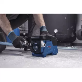 BOSCH POWERTOOLS Bezprzewodowa Pompa Przelewowa GTP 18V-28 Solo, 18V (Niebieski/Czarny, samo narzędzie, do czystej wody)