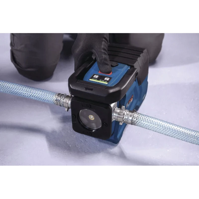 BOSCH POWERTOOLS Bezprzewodowa Pompa Przelewowa GTP 18V-28 Solo, 18V (Niebieski/Czarny, samo narzędzie, do czystej wody)