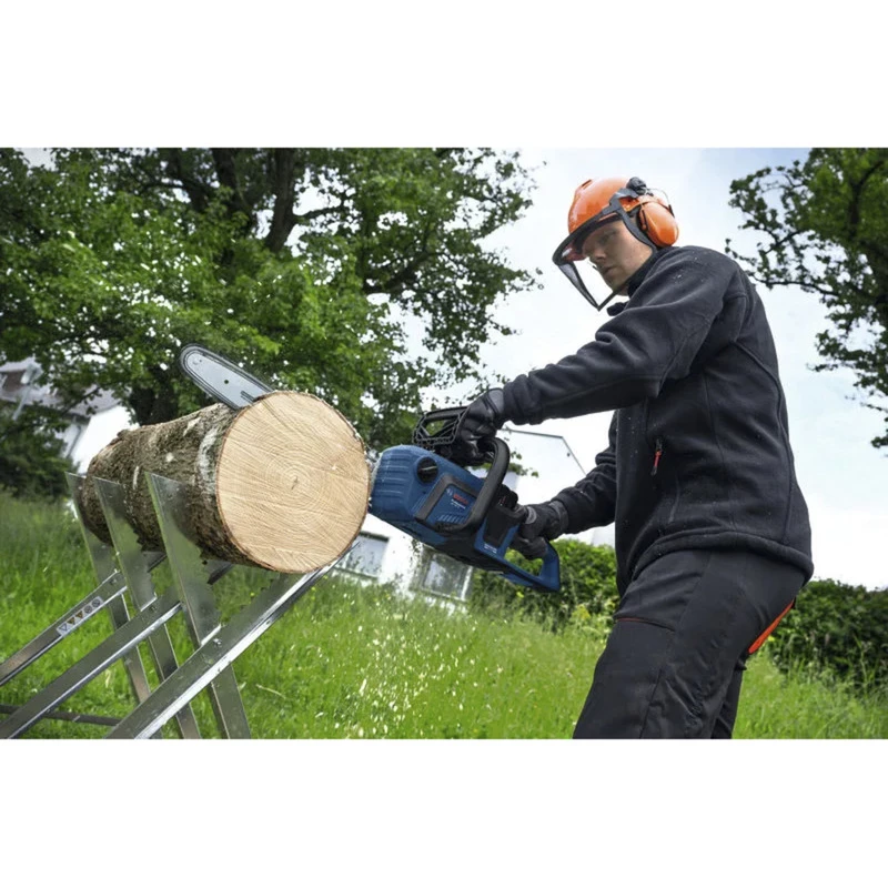 BOSCH Professional GKE 18V-40 Akumulatorowa Piła Łańcuchowa, 18V, Akumulator Li-Ion 5,5 Ah, Niebieski