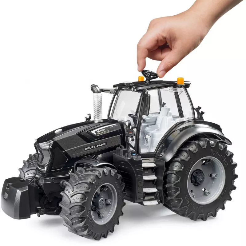 BRUDER DEUTZ-FAHR 8280 TTV Warrior Traktor zabawka, skala 1:16, Seria Pro
