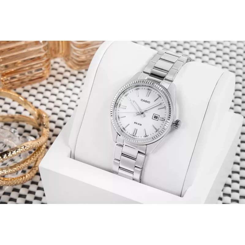 CASIO LTP1302PD7A1V Unisex Analogowy Zegarek Kwarcowy, Srebrna Stal Nierdzewna, 34.5 x 30.2 x 8.7 mm