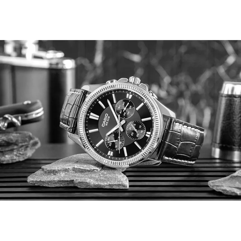 CASIO MTP1375L1AVDF Męski zegarek analogowy kwarcowy z paskiem skórzanym, czarna tarcza, 42 mm