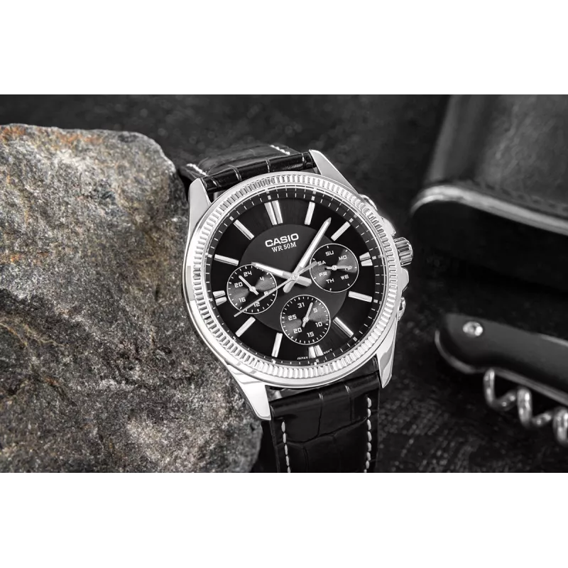 CASIO MTP1375L1AVDF Męski zegarek analogowy kwarcowy z paskiem skórzanym, czarna tarcza, 42 mm