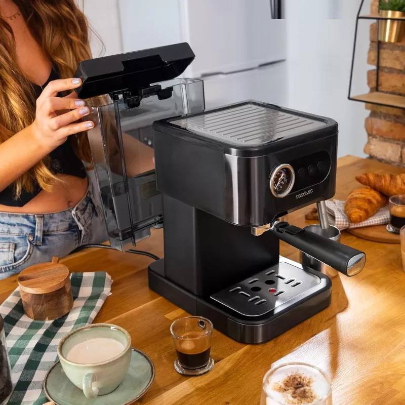 Ekspres do kawy Cecotec Power Espresso 20 Pro Latte, ciśnienie pompy 20 bar, wbudowany spieniacz do mleka, półautomatyczny, czarny, 1350 W