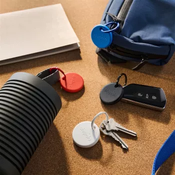 Chipolo POP – Bluetooth Tracker z wymienną baterią dla iOS i Android, 4 szt. - czarny, biały, czerwony, niebieski