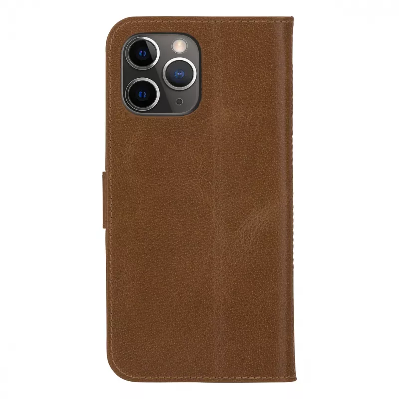 DBRAMANTE 1928 Copenhagen Slim Flip Case do Apple iPhone 13 Pro Max, skóra pełnoziarnista, jasnobrązowy, zapięcie magnetyczne, 3 kieszenie na karty, funkcja stojaka, obsługa ładowania bezprzewodowego