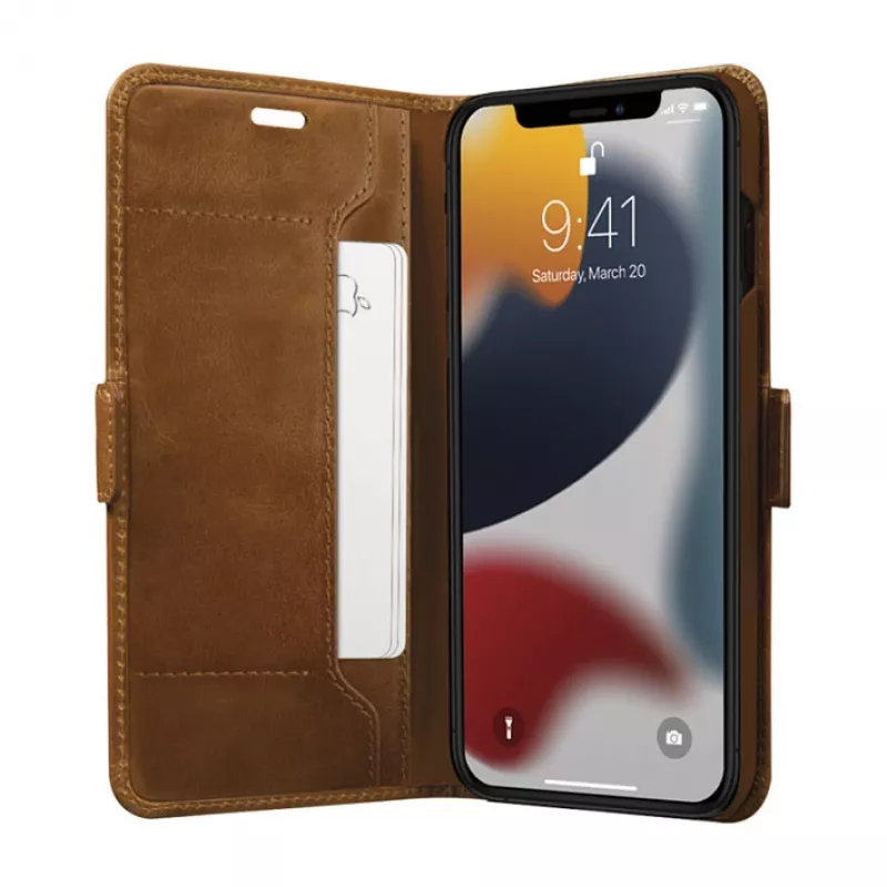 DBRAMANTE 1928 Copenhagen Slim Flip Case do Apple iPhone 13 Pro Max, skóra pełnoziarnista, jasnobrązowy, zapięcie magnetyczne, 3 kieszenie na karty, funkcja stojaka, obsługa ładowania bezprzewodowego
