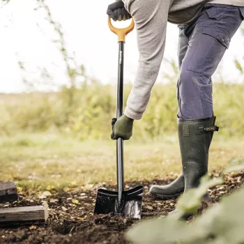 FISKARS SOLID+ XL Sharp Spade z długim stalowym trzonkiem, ostrzem ze stali borowej, uchwytem D, 1250 mm