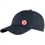 Fjällräven Logo Cap Dark Navy - Regulowana czapka unisex z tkaniny G-1000 Eco