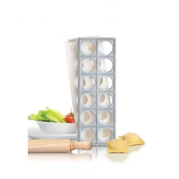 Zestaw do ravioli GEFU 3-częściowy z deską, wykrawaczem i wałkiem, 24 kwadratowe ravioli 60x60 mm, biały/srebrny