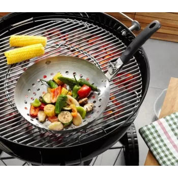Patelnia Wok GEFU 89250 30 cm, stal nierdzewna z powłoką nieprzywierającą, kompatybilna z indukcją, bezpieczna do piekarnika do 200°C, krawędź do nalewania bez kapania