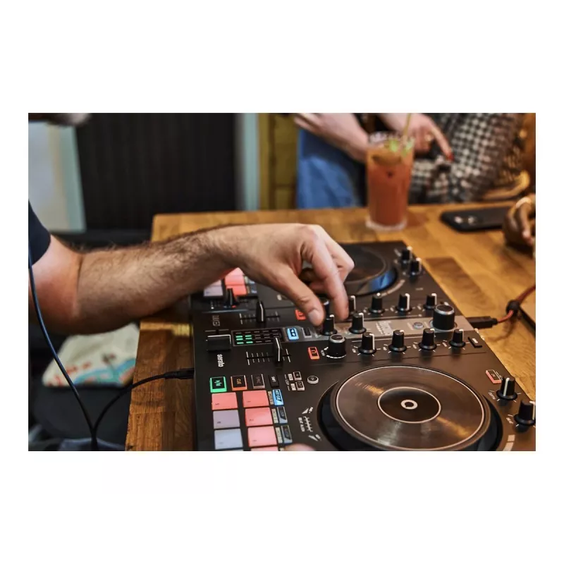 Hercules DJ Essentials Kit z DJControl Inpulse 200, głośnikami DJMonitor 32 i słuchawkami HDP DJ45