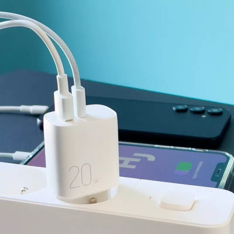 JOYROOM Fast Charger USB-A QC3.0 / USB-C PD 20W Biały (L-QP2011)