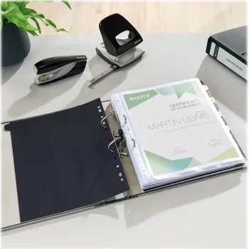 Leitz 1050 Standard segregator dźwigniowy A4 52 mm czarny z tektury pochodzącej z recyklingu ze szczelinami, otworem na palec, metalowymi narożnikami ochronnymi 1050-50-95