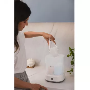 Momini Bottle Steriliser QuickSteam - Elektryczny sterylizator parowy na 6 butelek dla niemowląt, cykl 8 minut, automatyczne wyłączanie, bez BPA