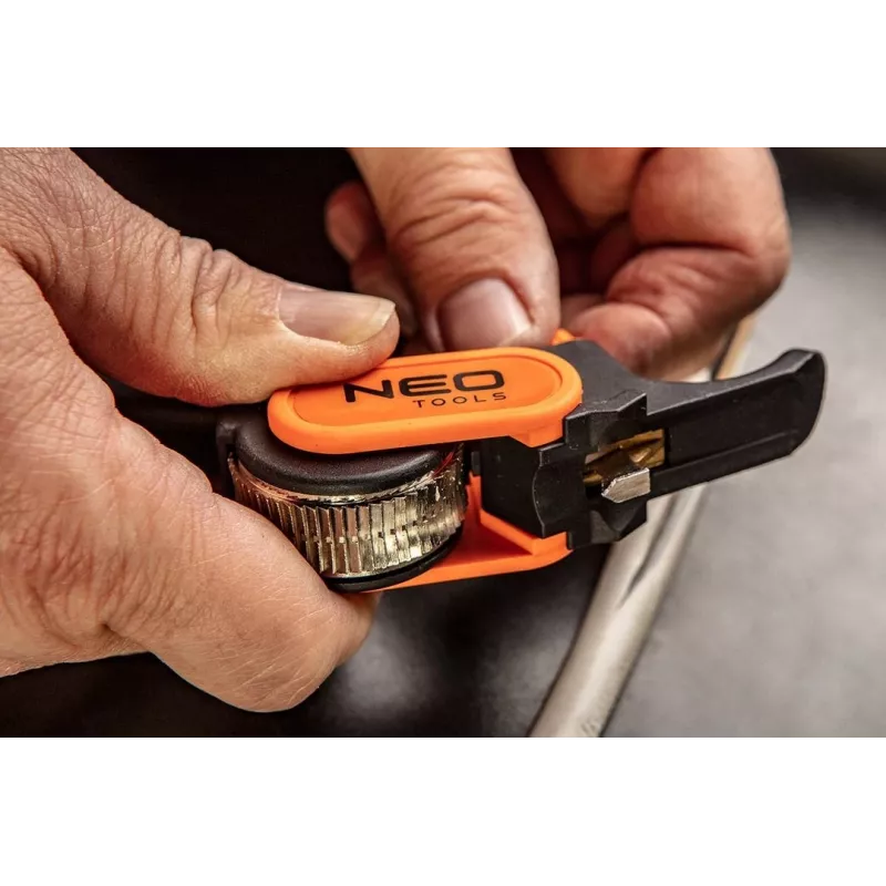 NEO TOOLS 01-400 Automatyczne ściągacz izolacji 0,5-6 mm² z przecinakiem do przewodów