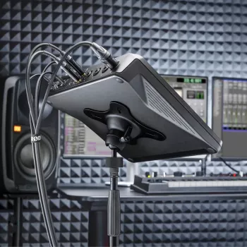 RODE VESAMOUNT Płytka adaptera VESA do RodeCaster Pro II, RodeCaster Duo i Streamer X - 75x75/100x100, stal, czarna
