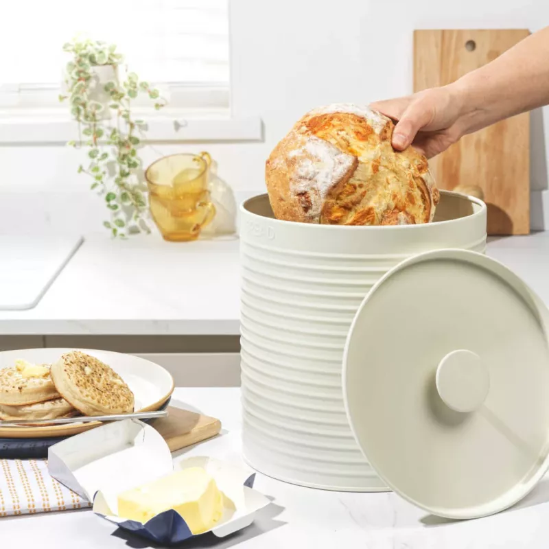 Russell Hobbs RH03269CEU7 Pojemnik na chleb żebrowany, kremowy