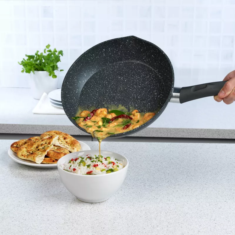Zestaw patelni Salter BW09071AR Easy Pour 2 sztuki - 20 cm i 24 cm, kute aluminium, powłoka nieprzywierająca bez PFOA, kompatybilny z indukcją, czarno-szary