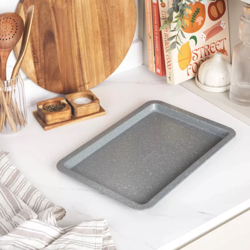 Blacha do pieczenia Salter Marblestone 37 cm - stal węglowa z powłoką nieprzywierającą, efekt marmuru w kolorze szarym